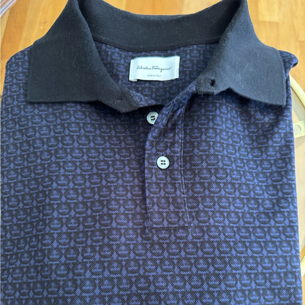 Salvatore Ferragamo button down t-shirt in size Large. Black/Blue blue color